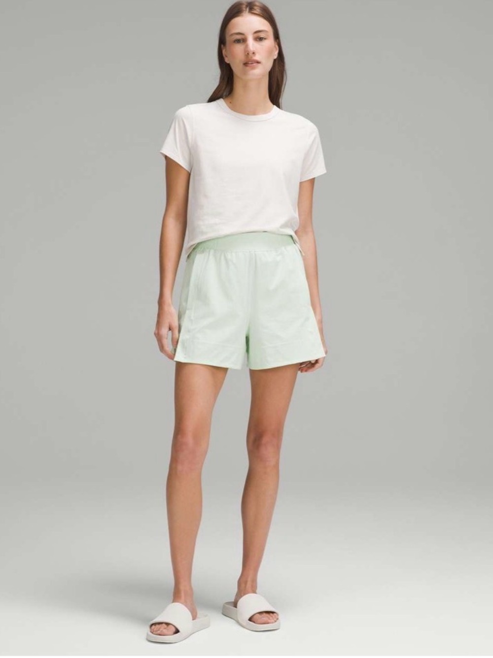 NWT Lululemon Stretch Woven Relaxed-Fit High-Rise Short 4"
Kohlrabi Green XS